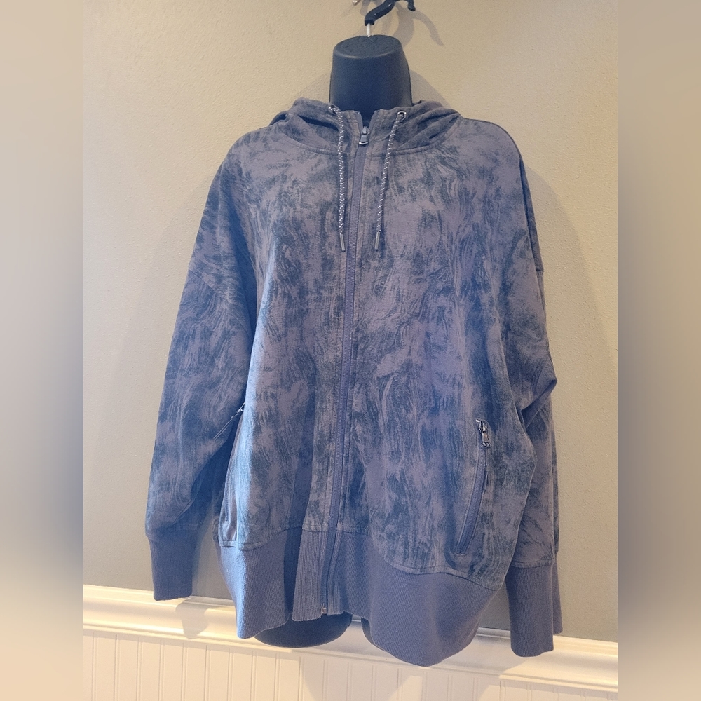 Thick hoodie with swirled marble patterns